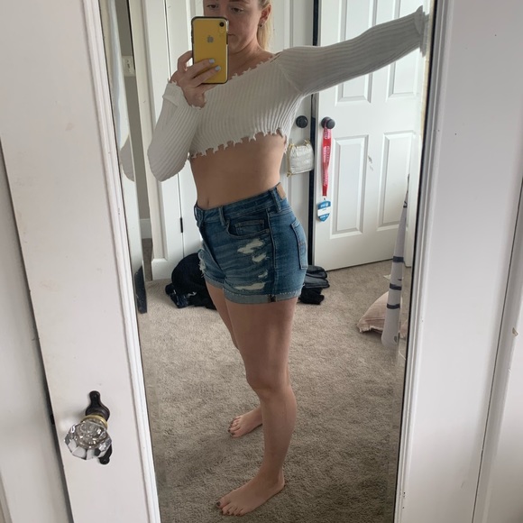 White off the shoulder crop top - Picture 3 of 4